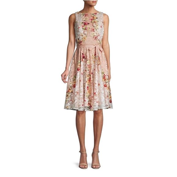 Gabby Skye  Floral Lace Fit-&-Flare Dress size 6 - Picture 1 of 12